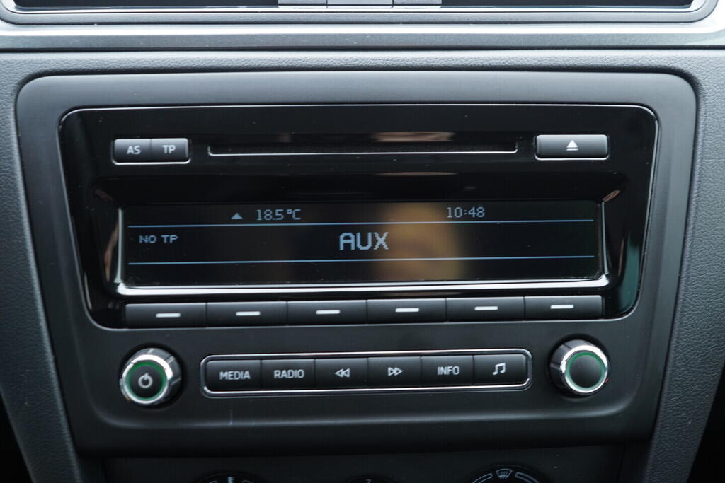 OV190V10524_30.webp_RAPID Ambition 1.2 TSI 63 kW manuál, DPH