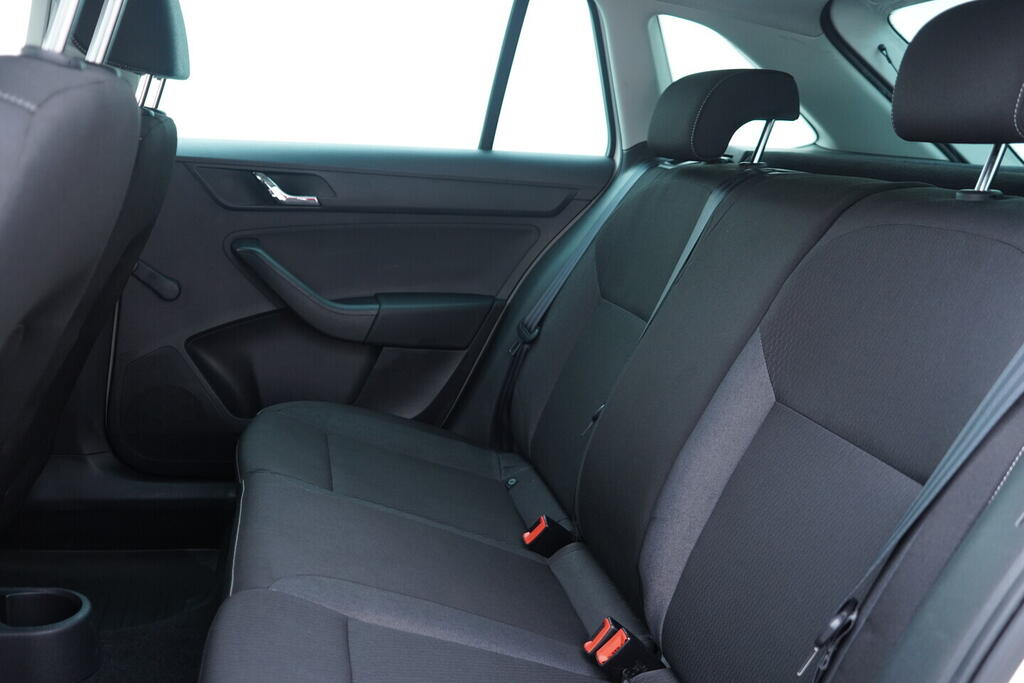 OV190V10524_34.webp_RAPID Ambition 1.2 TSI 63 kW manuál, DPH