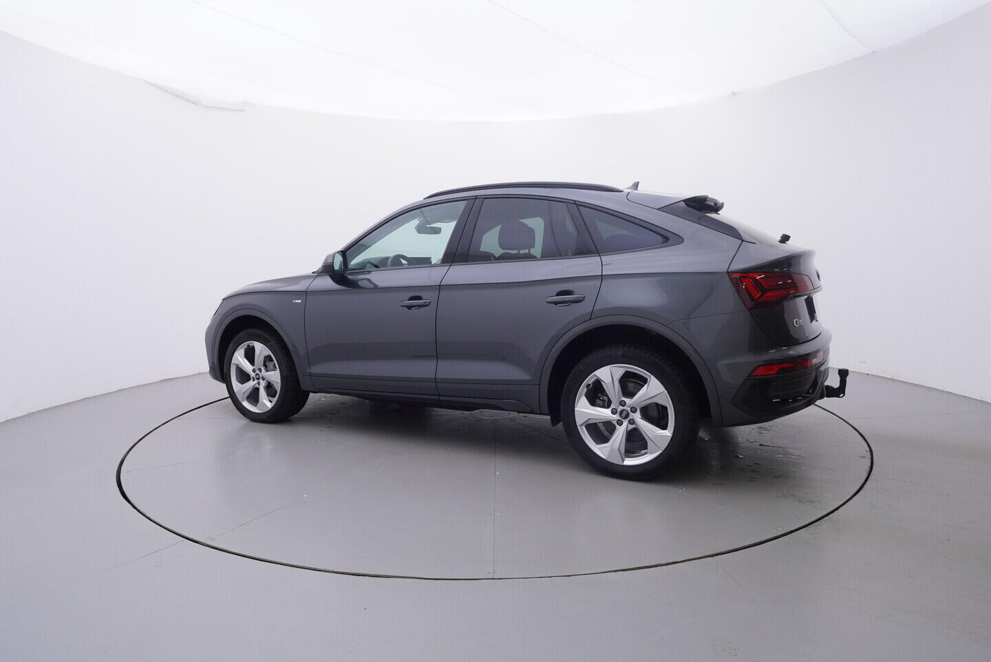 OV190V10541_12.webp_Q5 S-line 2.0 TDI 150 kW automat, DPH