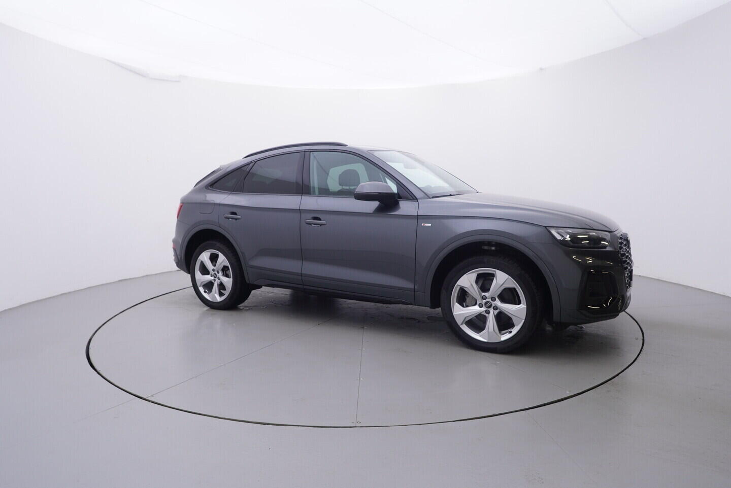 OV190V10541_16.webp_Q5 S-line 2.0 TDI 150 kW automat, DPH