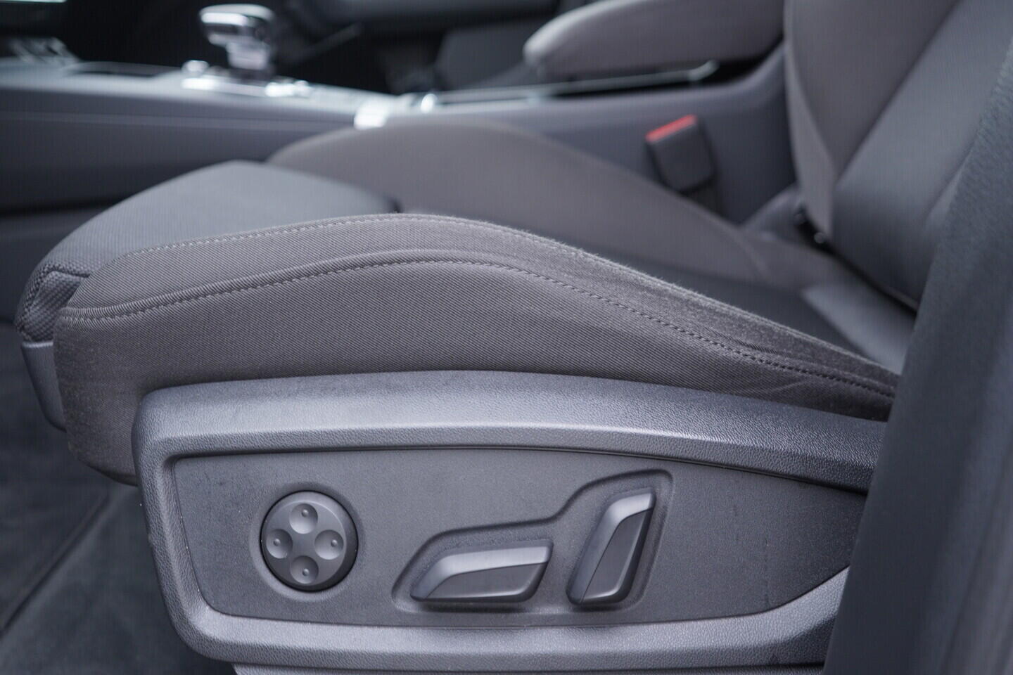 OV190V10541_21.webp_Q5 S-line 2.0 TDI 150 kW automat, DPH