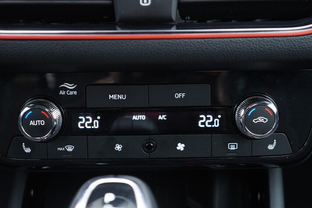 OV190V10552_33.webp_SCALA Monte Carlo 1.0 TSI 85 kW automat, DPH