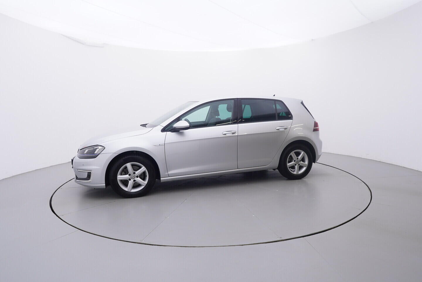 OV190V10554_11.webp_E-GOLF    85 kW automat, DPH