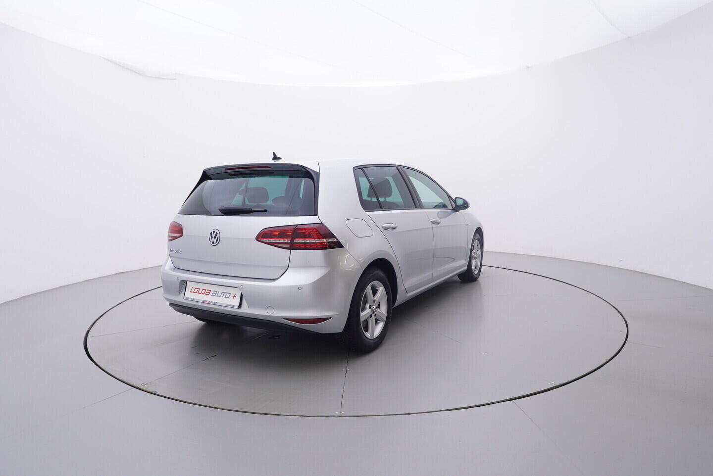 OV190V10554_14.webp_E-GOLF    85 kW automat, DPH