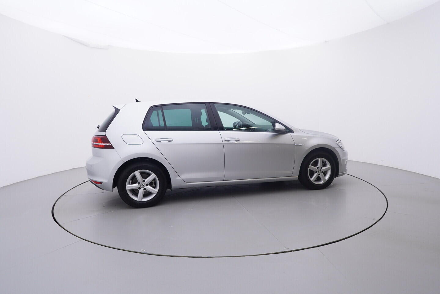 OV190V10554_15.webp_E-GOLF    85 kW automat, DPH