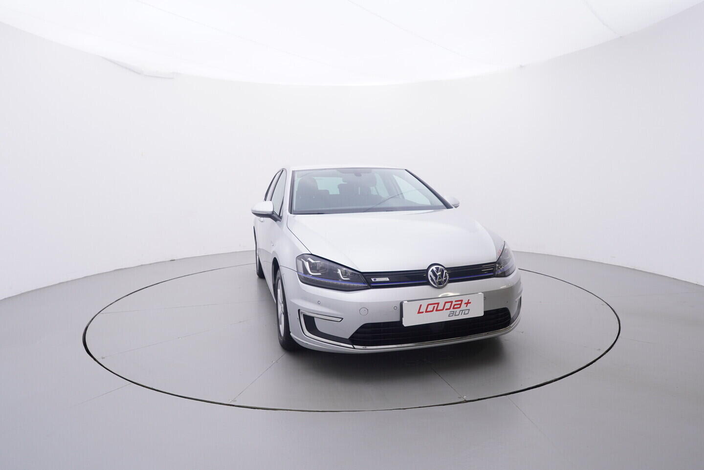 OV190V10554_17.webp_E-GOLF    85 kW automat, DPH