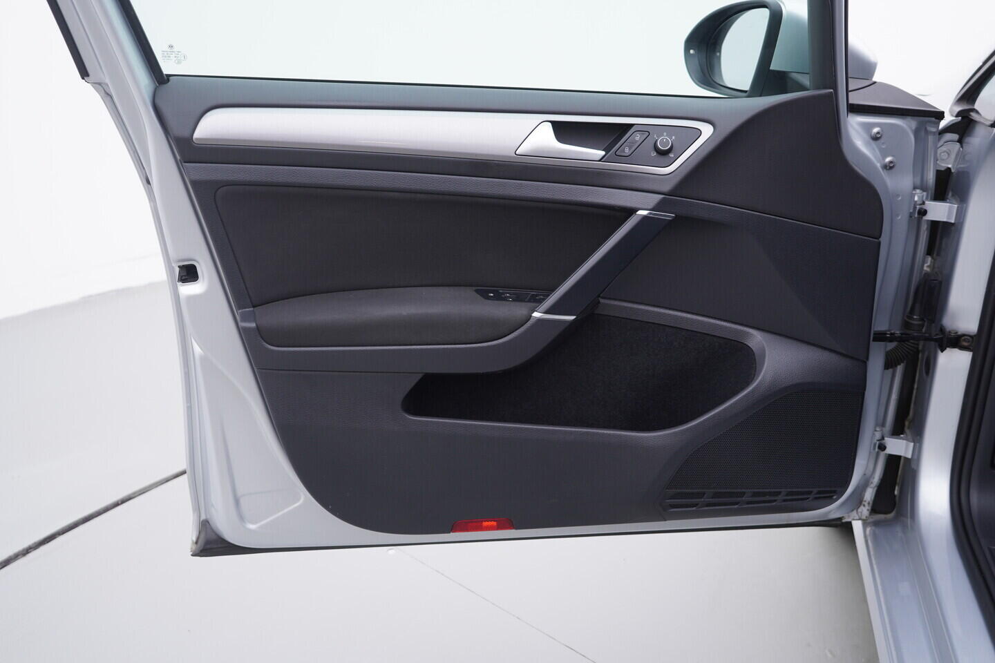 OV190V10554_19.webp_E-GOLF    85 kW automat, DPH