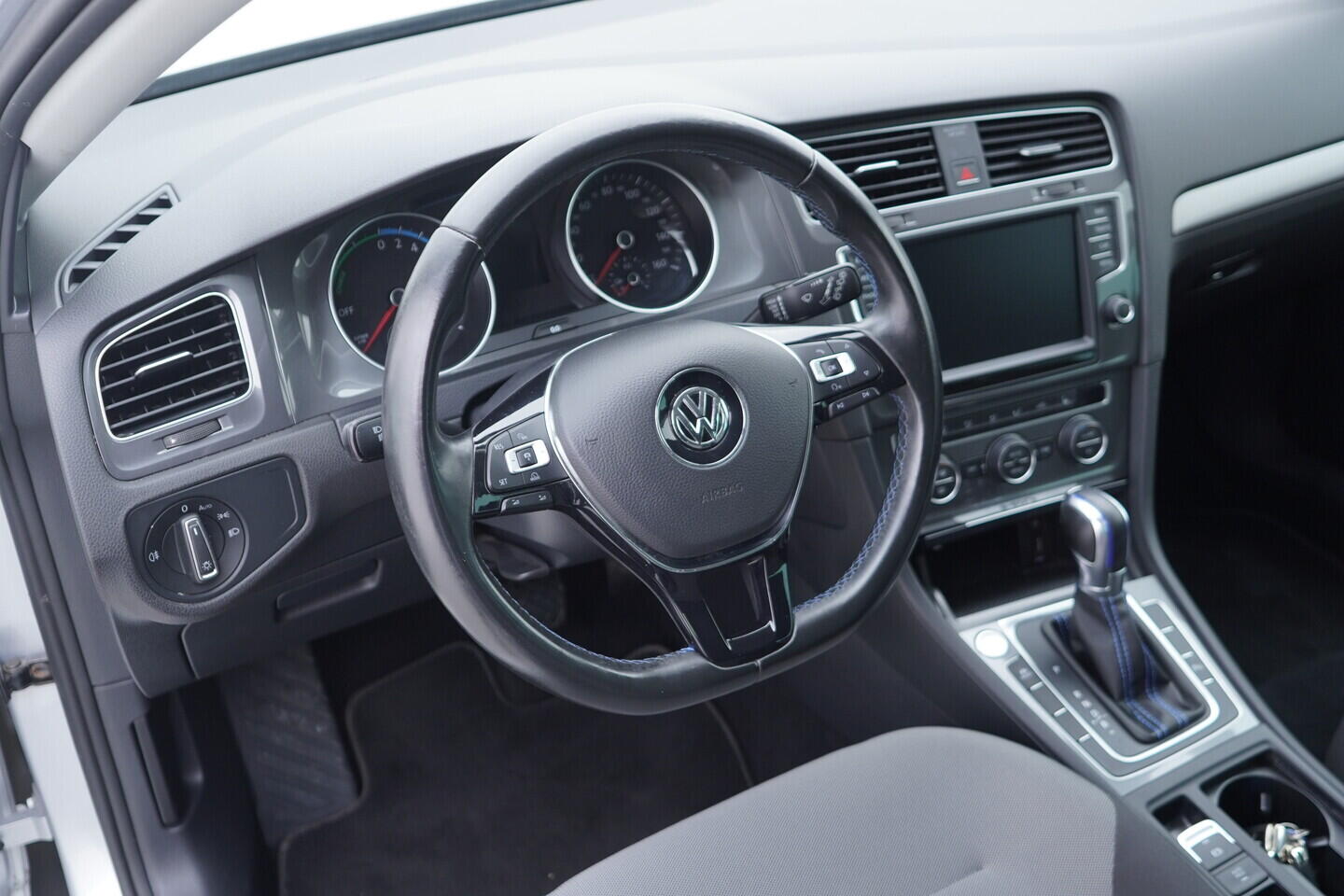 OV190V10554_22.webp_E-GOLF    85 kW automat, DPH