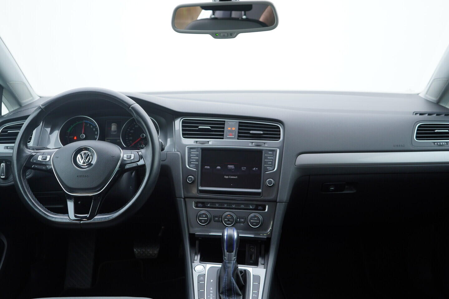 OV190V10554_26.webp_E-GOLF    85 kW automat, DPH