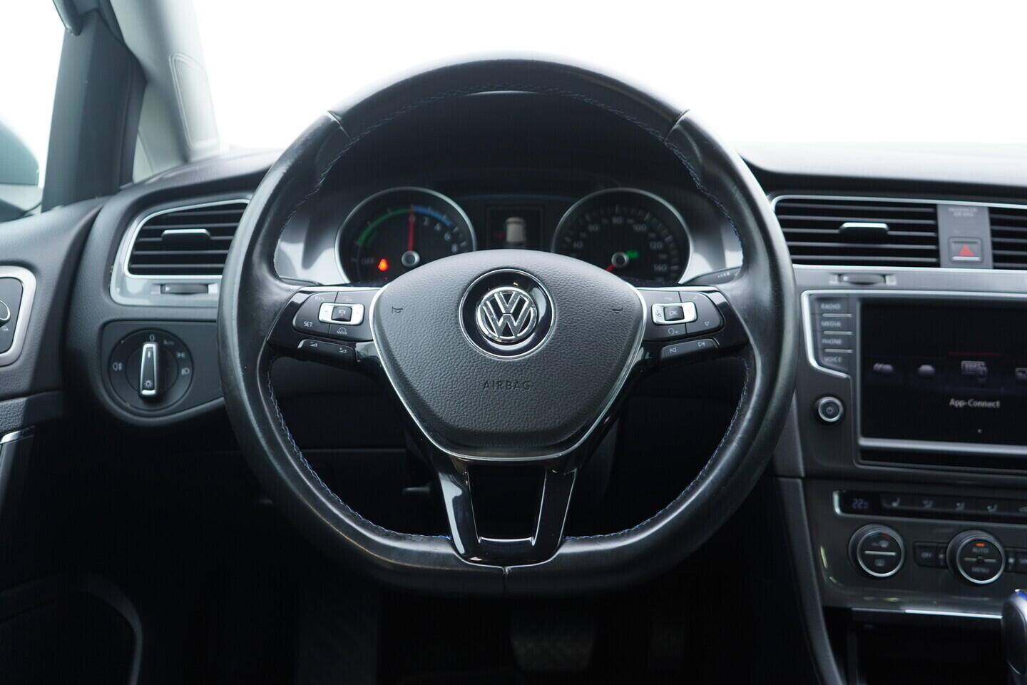 OV190V10554_27.webp_E-GOLF    85 kW automat, DPH