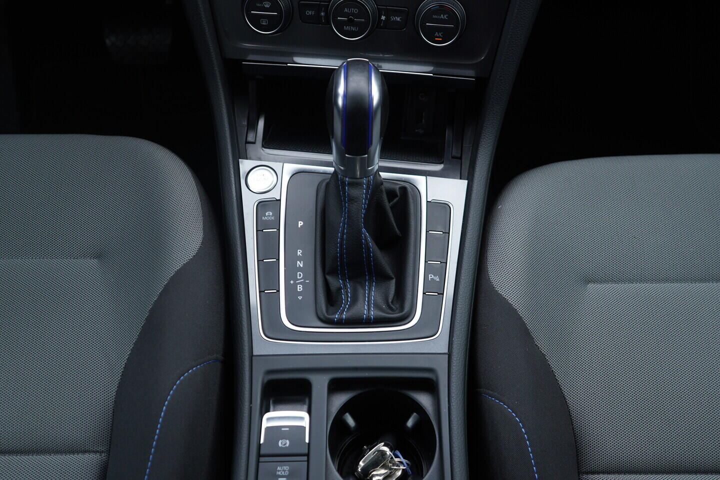 OV190V10554_34.webp_E-GOLF    85 kW automat, DPH