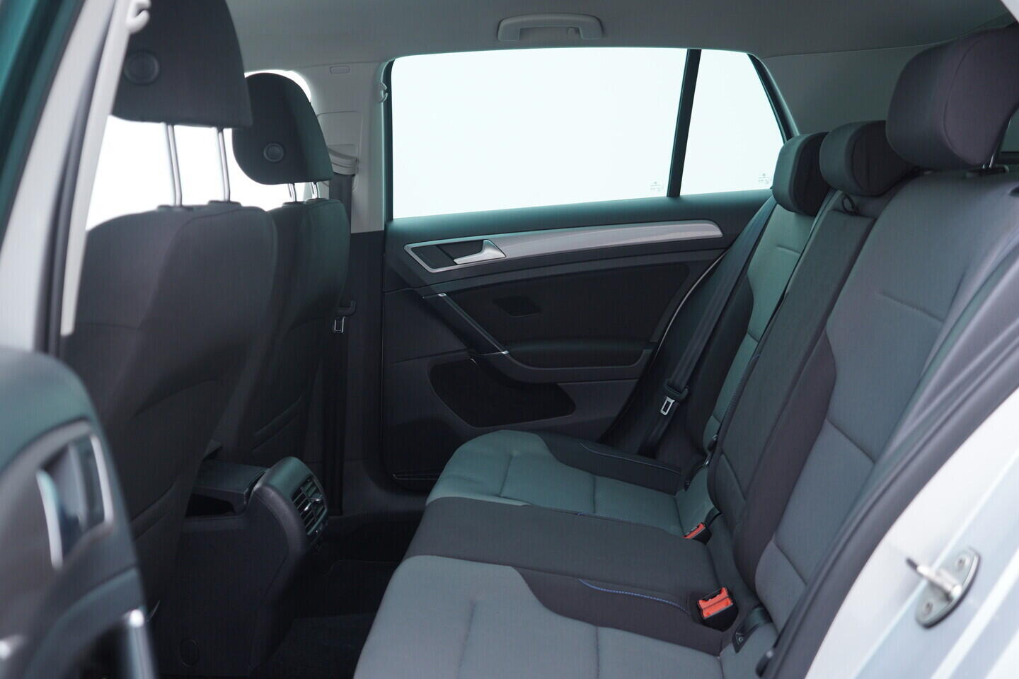 OV190V10554_37.webp_E-GOLF    85 kW automat, DPH