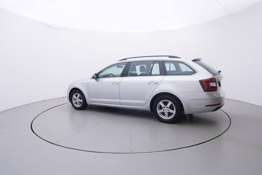 OV190V10557_12.webp_OCTAVIA Style 1.6 TDI 85 kW manuál