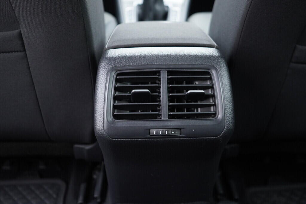 OV190V10558_33.webp_GOLF Comfortline 1.2 TSI 77 kW manuál