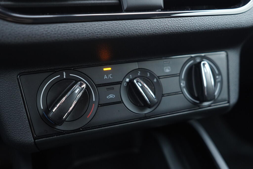 OV190V10564_31.webp_KAMIQ Ambition 1.0 TSI 70 kW manuál, DPH