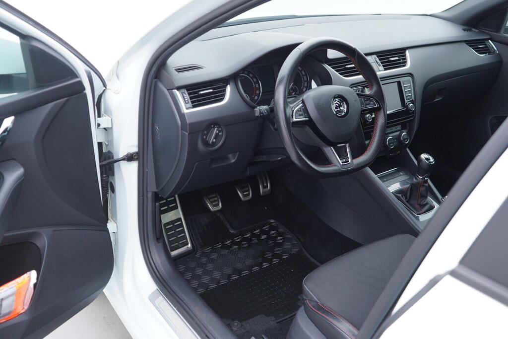 OV190V10566_18.webp_OCTAVIA RS 2.0 TDI 135 kW manuál