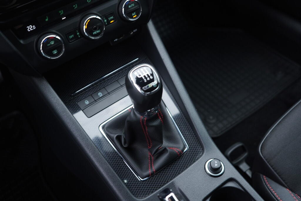 OV190V10566_32.webp_OCTAVIA RS 2.0 TDI 135 kW manuál