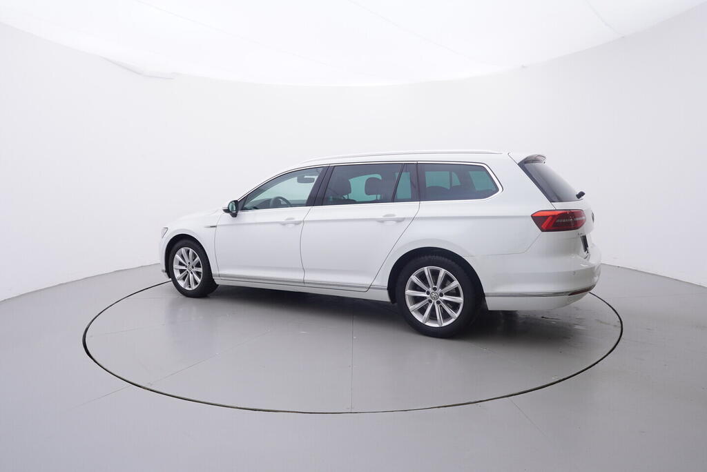 OV190V10567_12.webp_PASSAT Highline 2.0 TDI 110 kW manuál, DPH