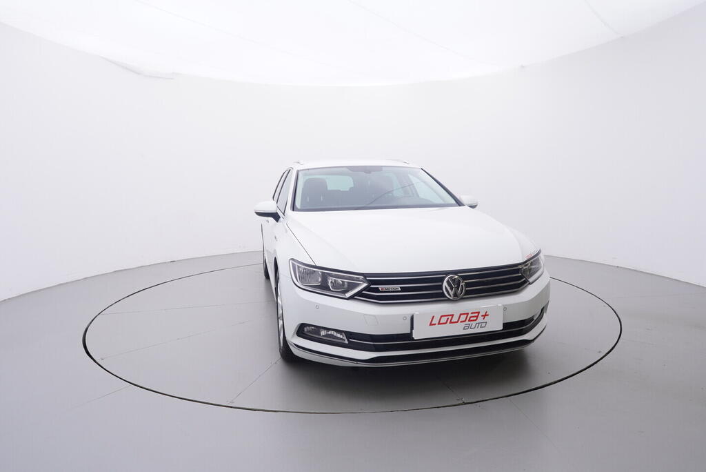 OV190V10567_17.webp_PASSAT Highline 2.0 TDI 110 kW manuál, DPH