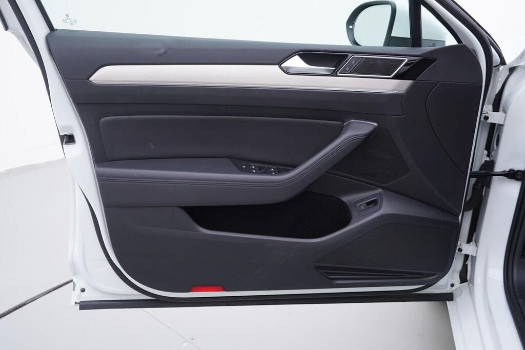 OV190V10567_19.webp_PASSAT Highline 2.0 TDI 110 kW manuál, DPH