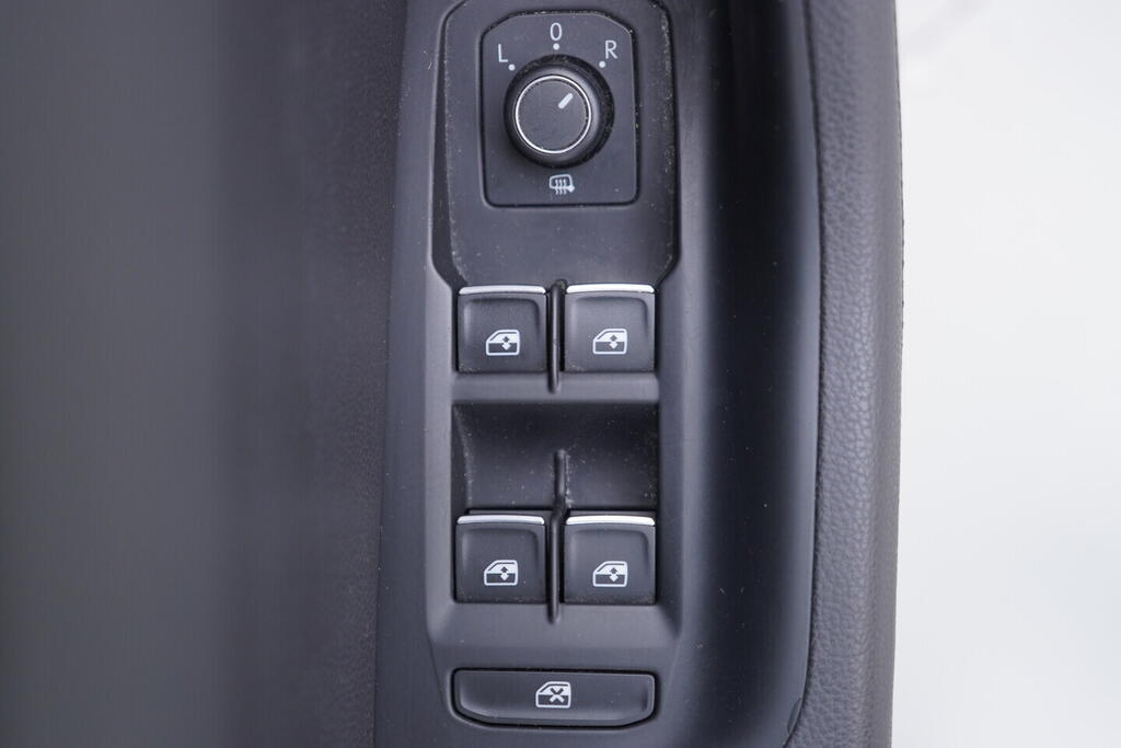 OV190V10567_20.webp_PASSAT Highline 2.0 TDI 110 kW manuál, DPH