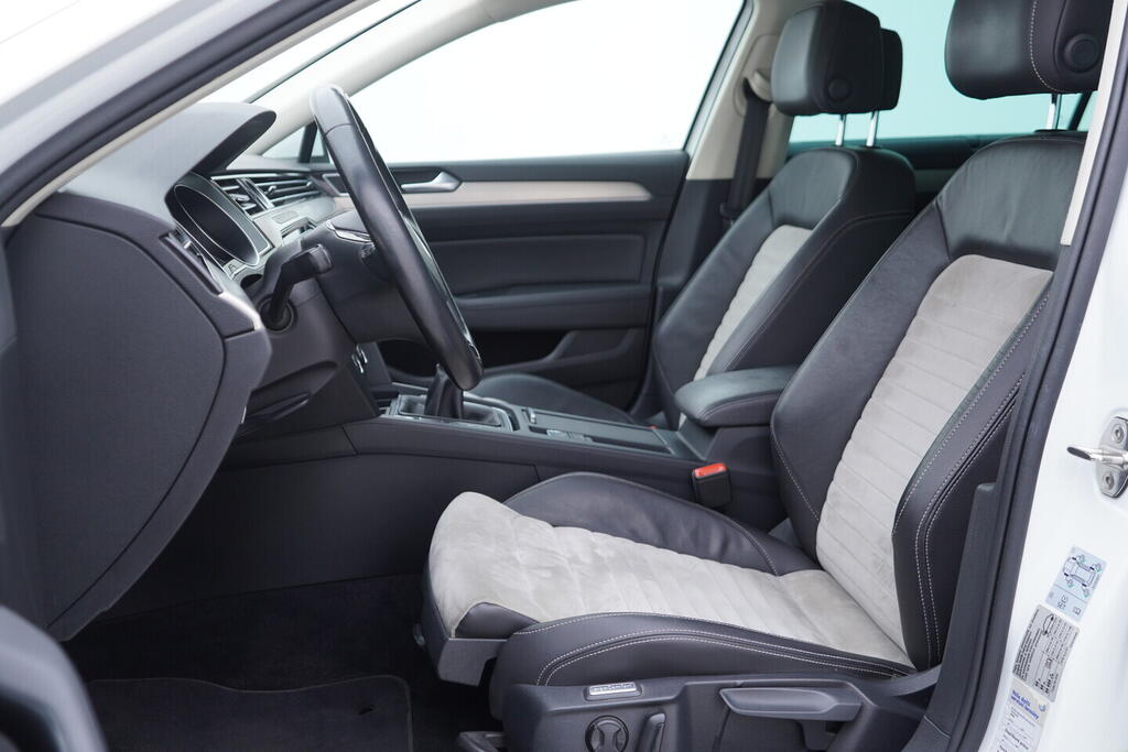 OV190V10567_23.webp_PASSAT Highline 2.0 TDI 110 kW manuál, DPH