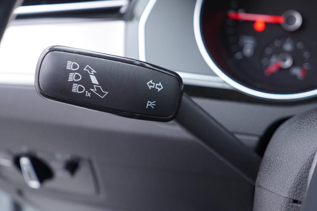 OV190V10567_24.webp_PASSAT Highline 2.0 TDI 110 kW manuál, DPH