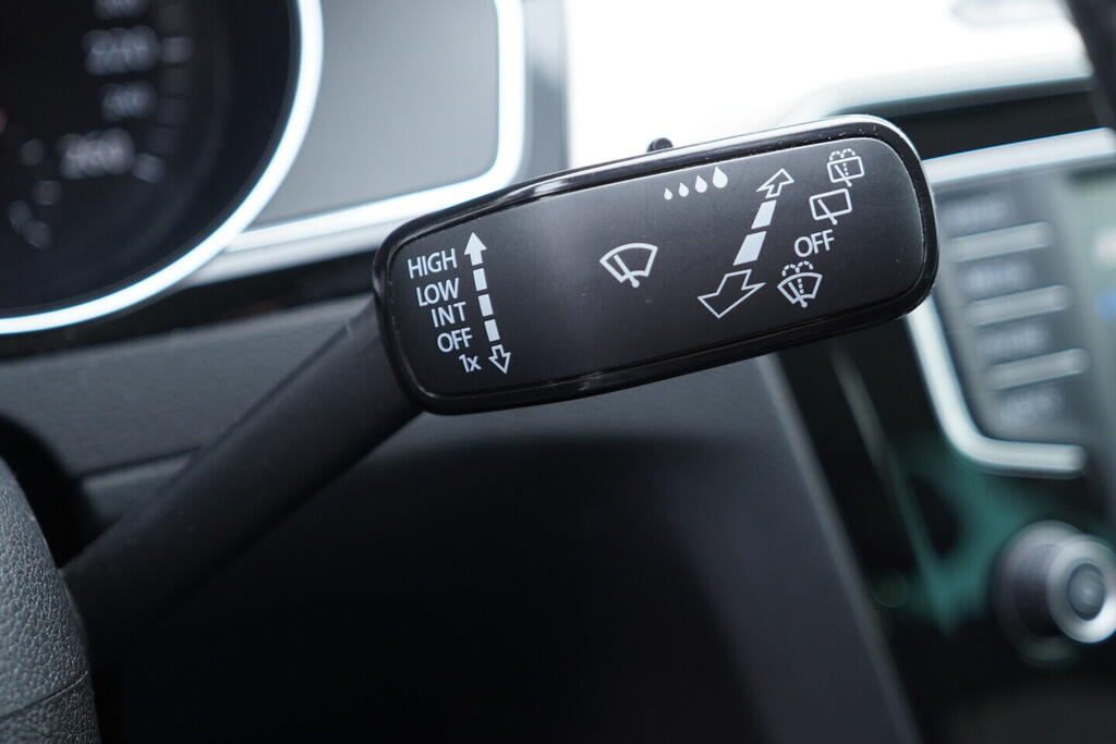 OV190V10567_25.webp_PASSAT Highline 2.0 TDI 110 kW manuál, DPH