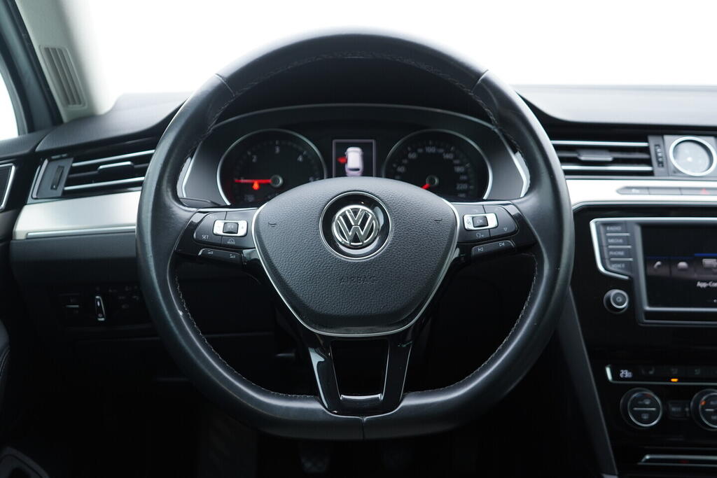 OV190V10567_27.webp_PASSAT Highline 2.0 TDI 110 kW manuál, DPH