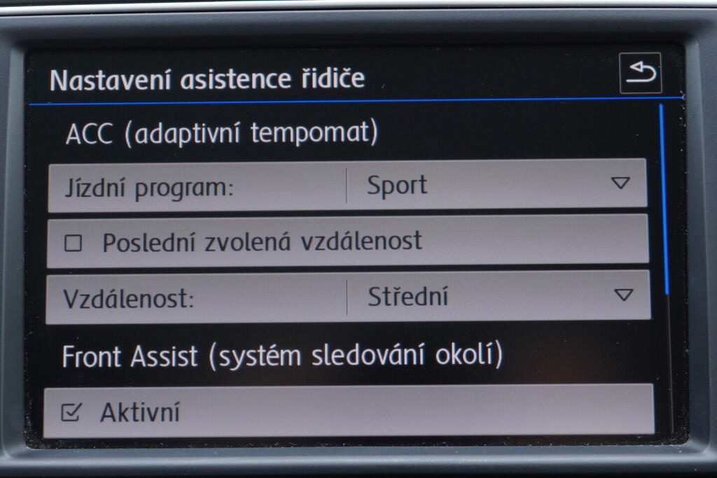 OV190V10567_29.webp_PASSAT Highline 2.0 TDI 110 kW manuál, DPH