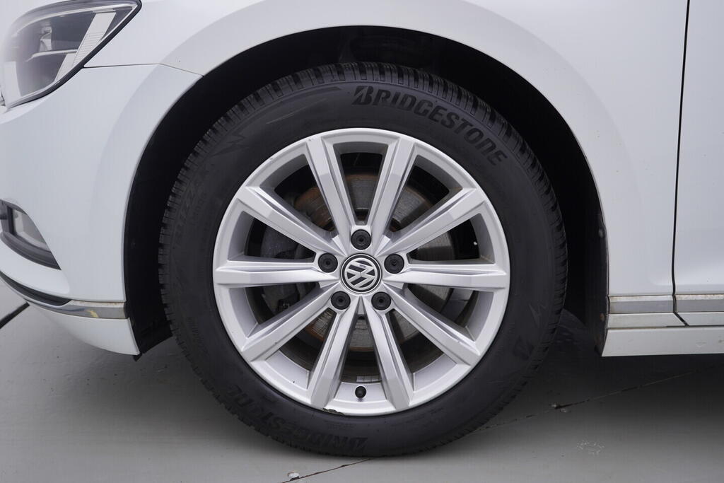 OV190V10567_41.webp_PASSAT Highline 2.0 TDI 110 kW manuál, DPH