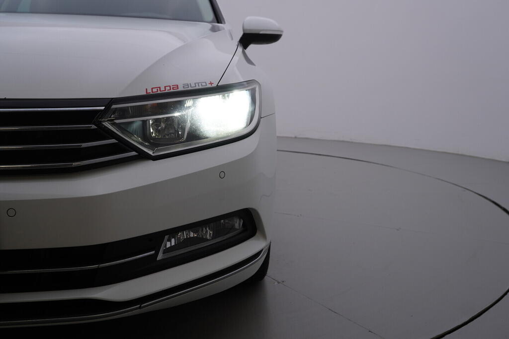 OV190V10567_43.webp_PASSAT Highline 2.0 TDI 110 kW manuál, DPH