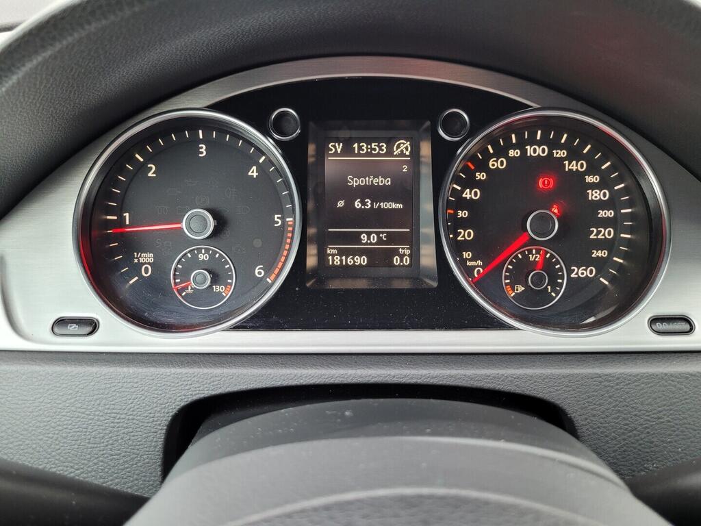 OV190V10569_19.webp_PASSAT VARIANT Highline 2.0 TDI 103 kW manuál