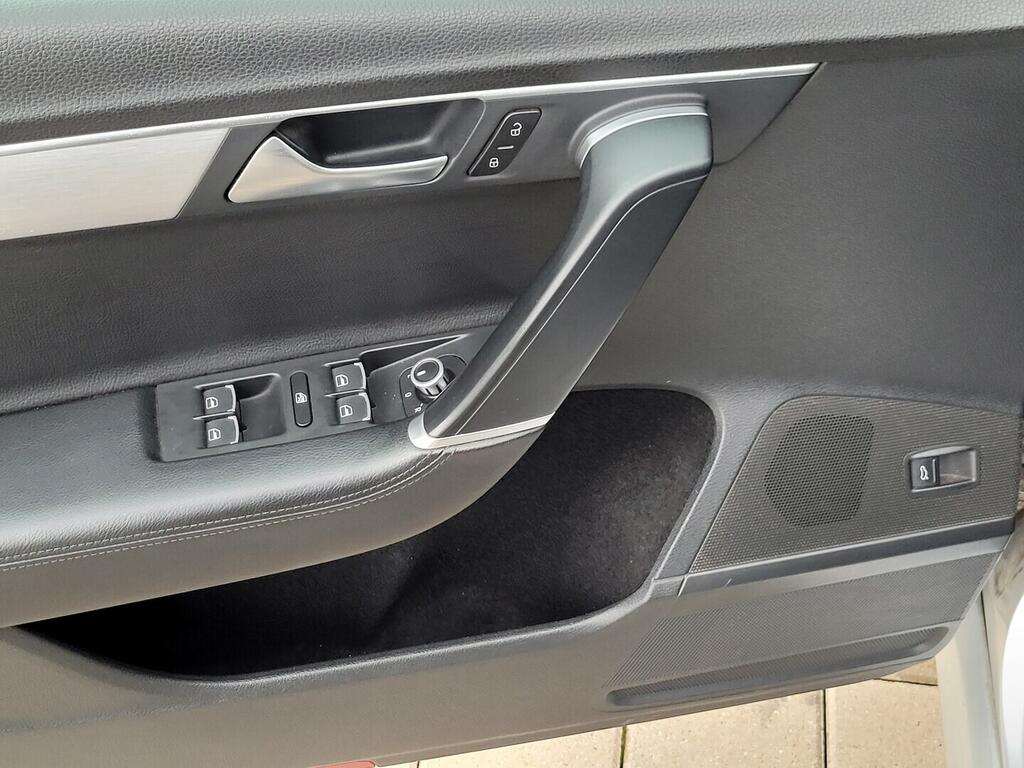 OV190V10569_30.webp_PASSAT VARIANT Highline 2.0 TDI 103 kW manuál