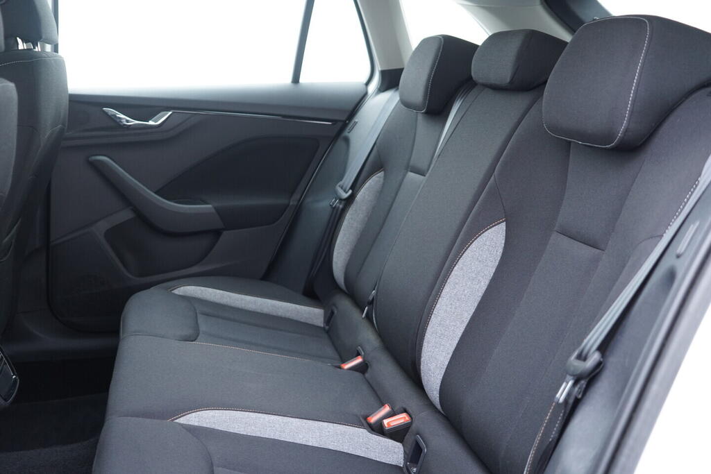 OV190V10571_35.webp_SCALA Selection 1.0 TSI 85 kW manuál, DPH