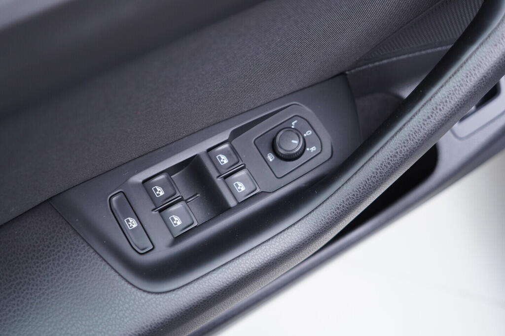 OV190V10582_20.webp_PASSAT Business 2.0 TDI 110 kW automat