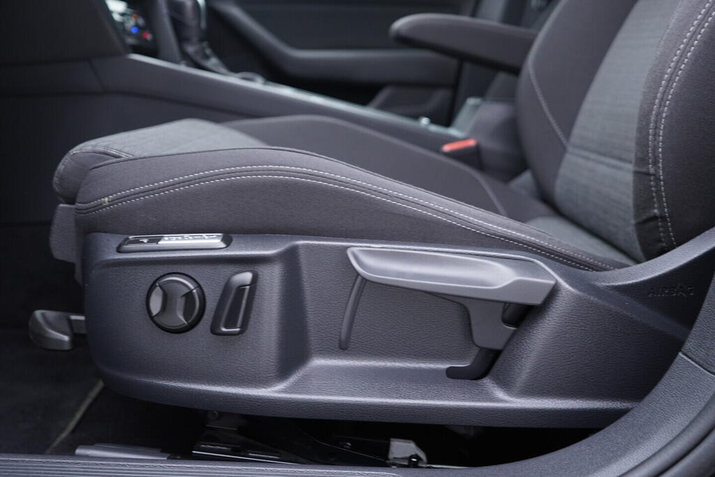 OV190V10582_21.webp_PASSAT Business 2.0 TDI 110 kW automat