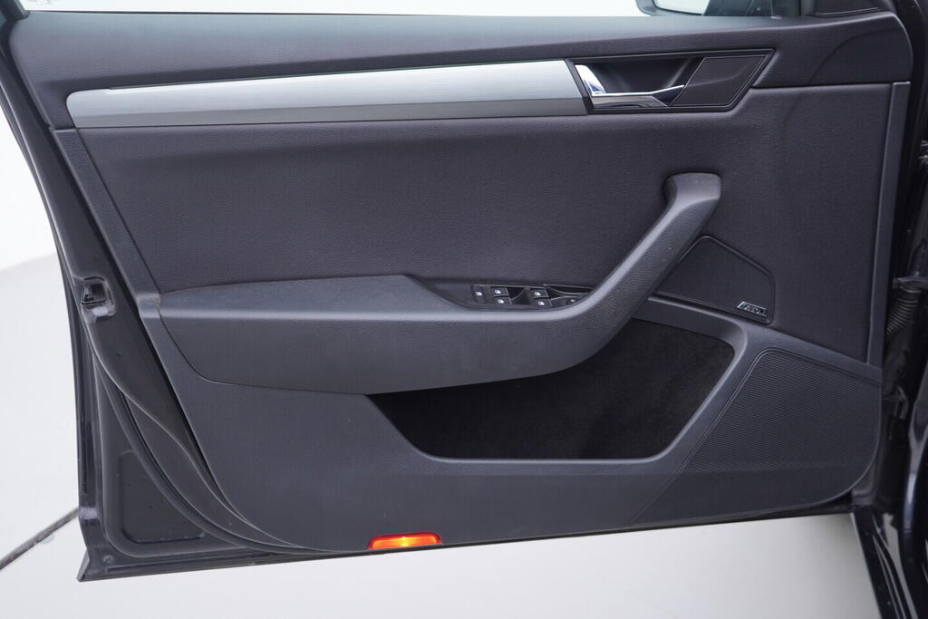 OV190V10585_19.webp_SUPERB Style 2.0 TDI 140 kW automat