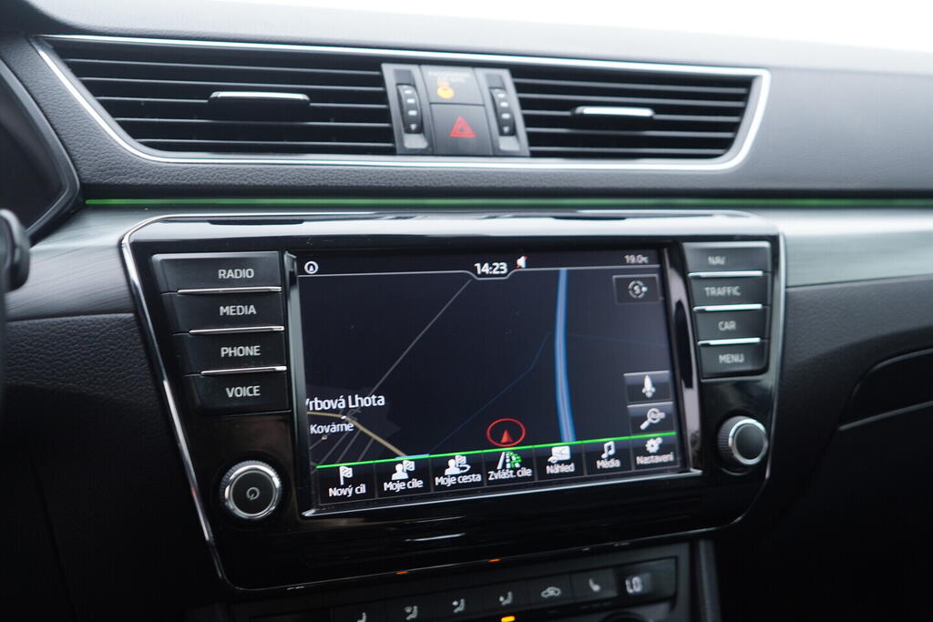 OV190V10585_33.webp_SUPERB Style 2.0 TDI 140 kW automat