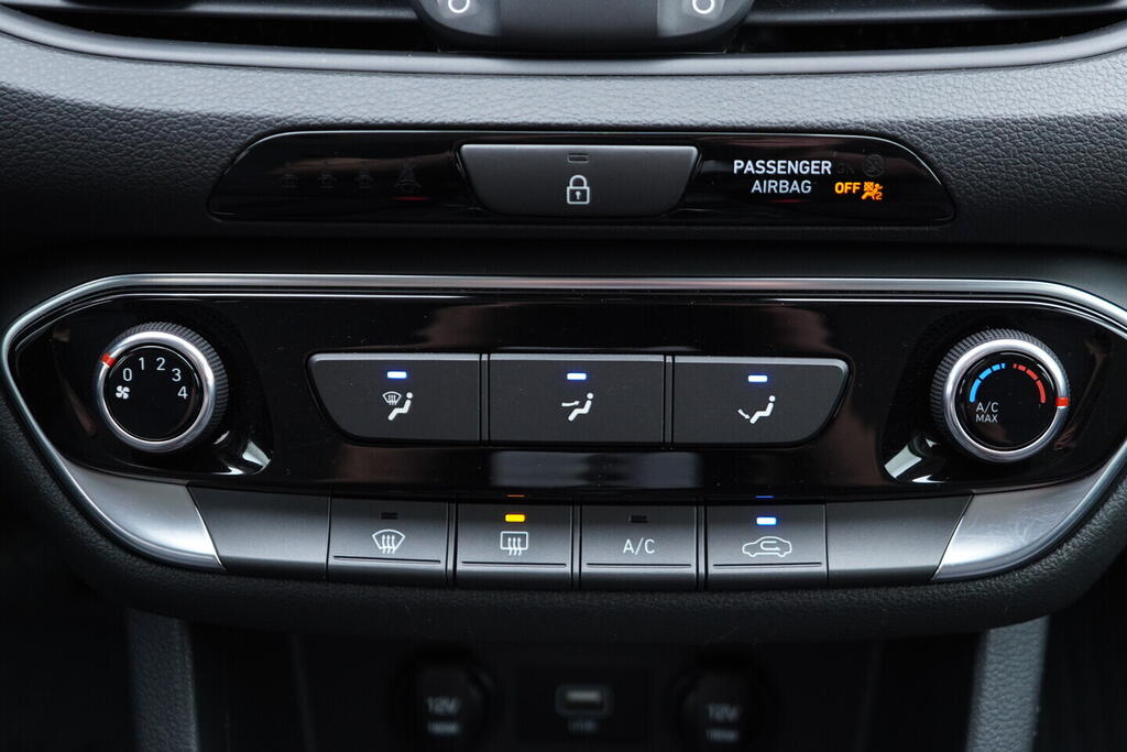 OV190V10588_29.webp_I30 Comfort 1.6  85 kW manuál, DPH