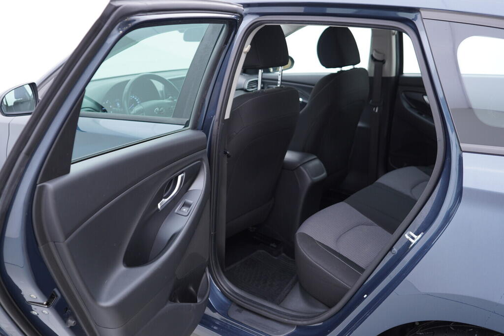 OV190V10588_31.webp_I30 Comfort 1.6  85 kW manuál, DPH