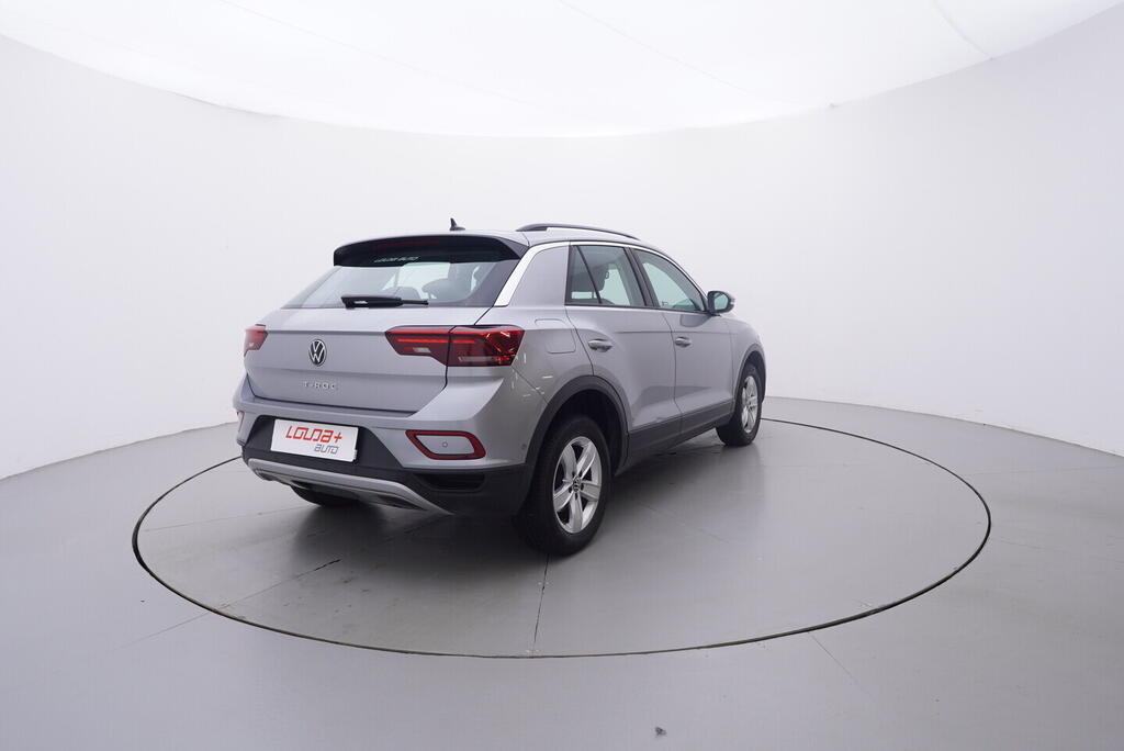 OV190V10589_14.webp_T-ROC Life 1.5 TSI 110 kW manuál