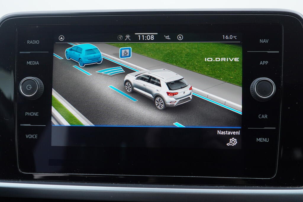 OV190V10589_28.webp_T-ROC Life 1.5 TSI 110 kW manuál