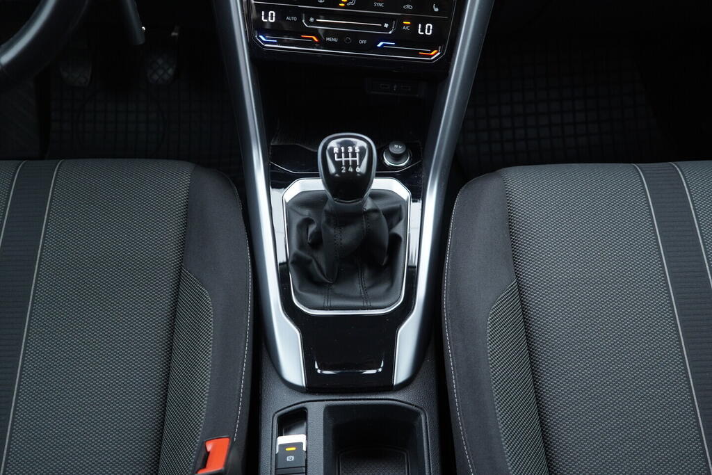 OV190V10589_32.webp_T-ROC Life 1.5 TSI 110 kW manuál