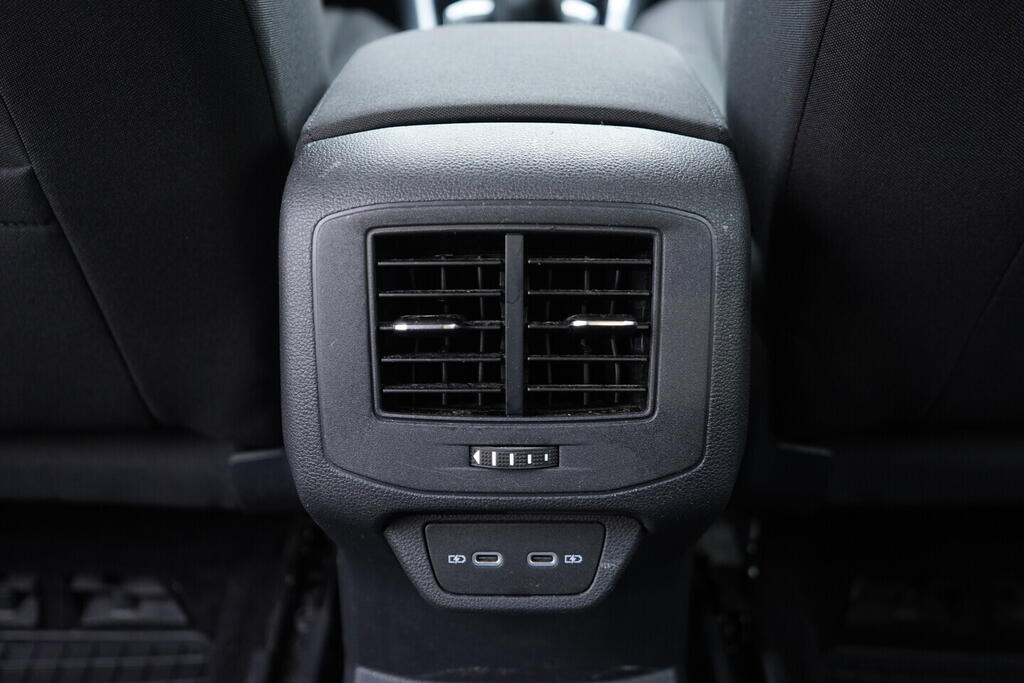 OV190V10589_34.webp_T-ROC Life 1.5 TSI 110 kW manuál