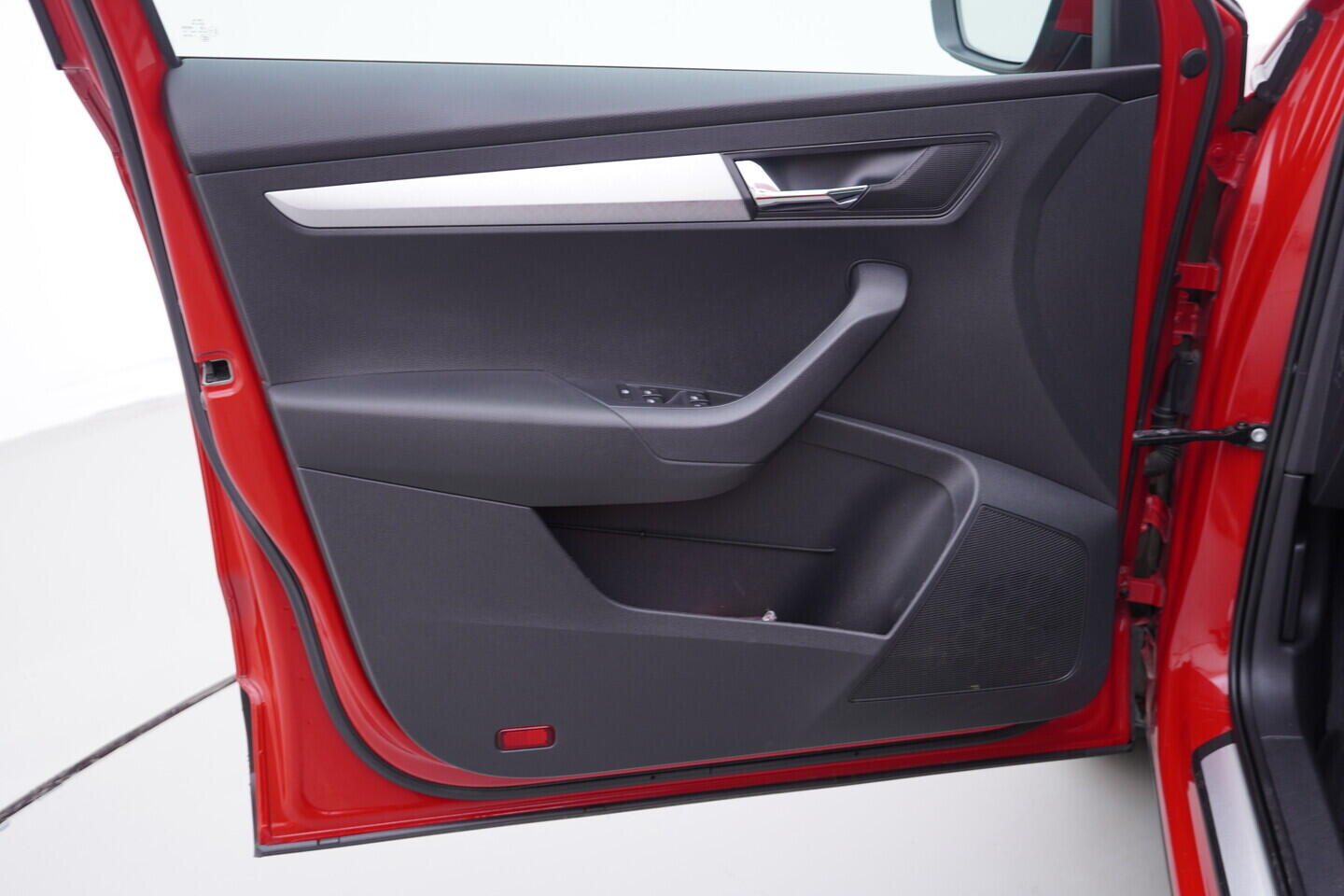 OV190V10591_19.webp_KAROQ Ambition 2.0 TDI 85 kW manuál, DPH