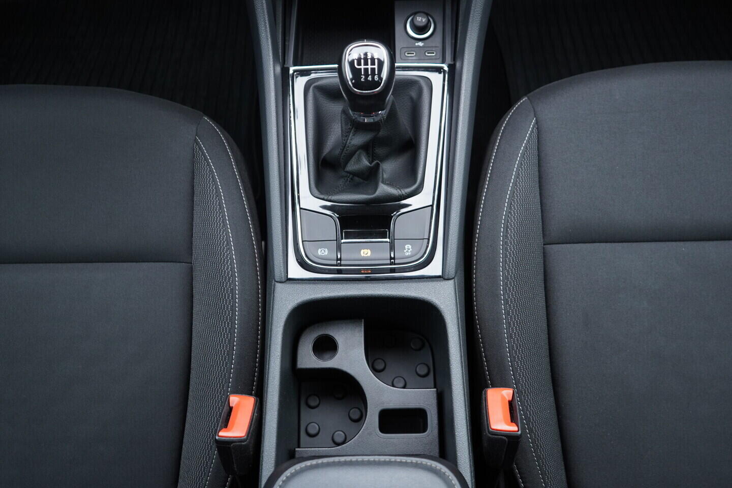 OV190V10591_32.webp_KAROQ Ambition 2.0 TDI 85 kW manuál, DPH