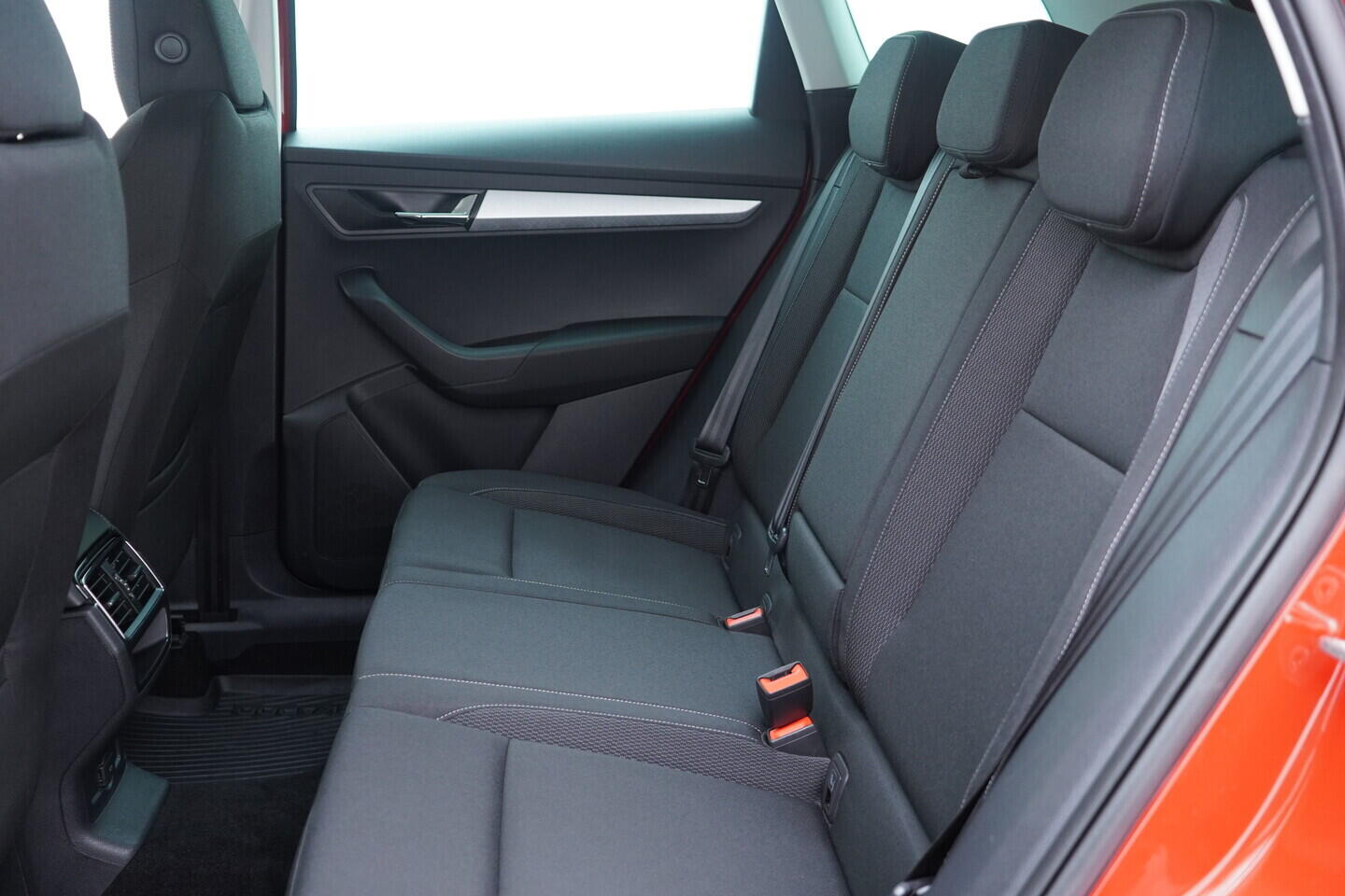 OV190V10591_36.webp_KAROQ Ambition 2.0 TDI 85 kW manuál, DPH