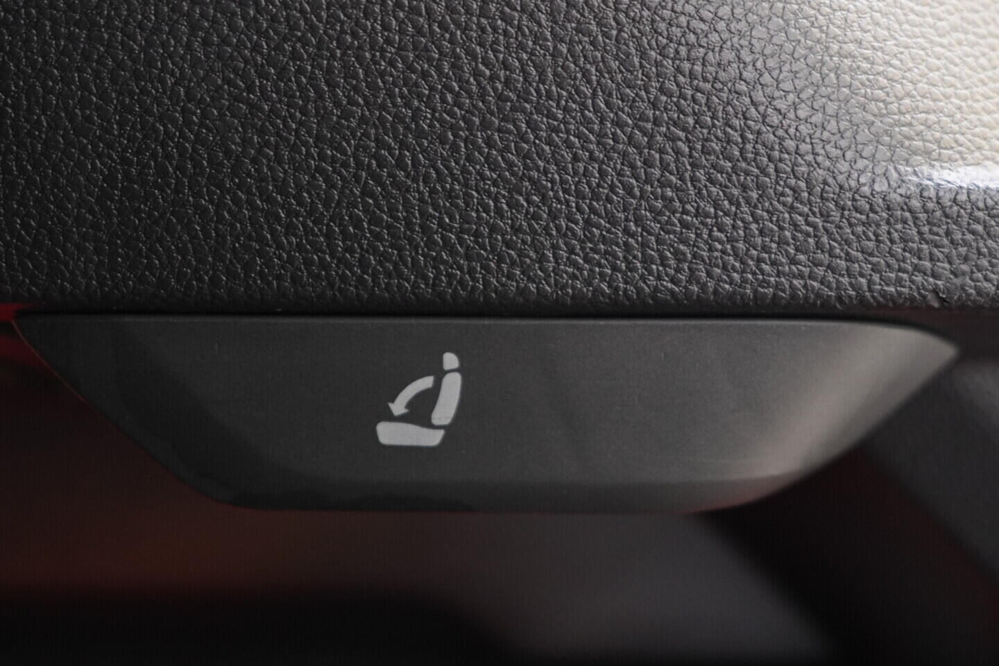 OV190V10591_39.webp_KAROQ Ambition 2.0 TDI 85 kW manuál, DPH