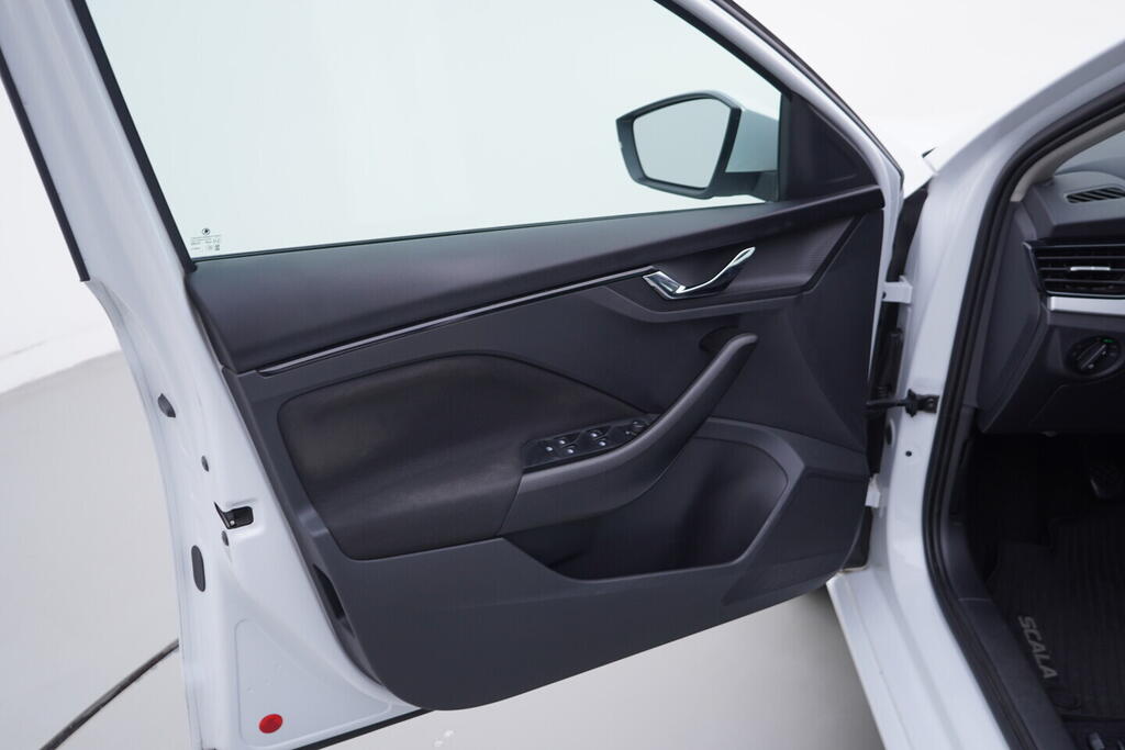 OV190V10598_19.webp_SCALA Ambition 1.0 TSI 81 kW manuál, DPH